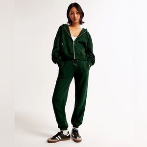 Essential Sunday Sweatpants - Deep Green